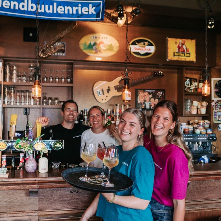 Verena, Bo, Guus en Eveline - Kroegsfeerfoto
